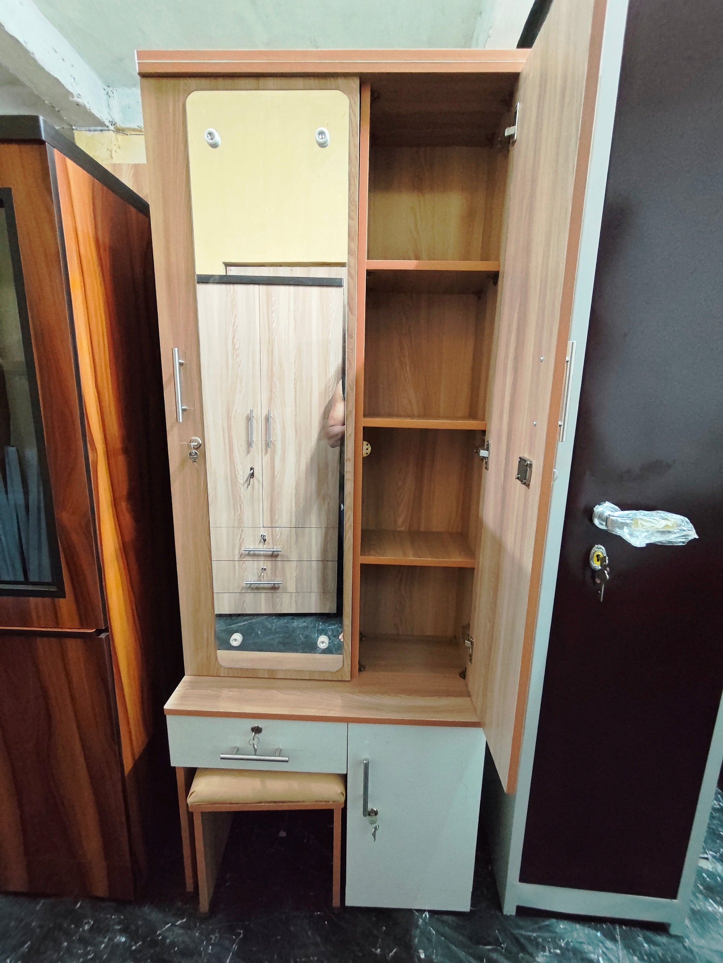 Bowzar Dressing Table With Stool