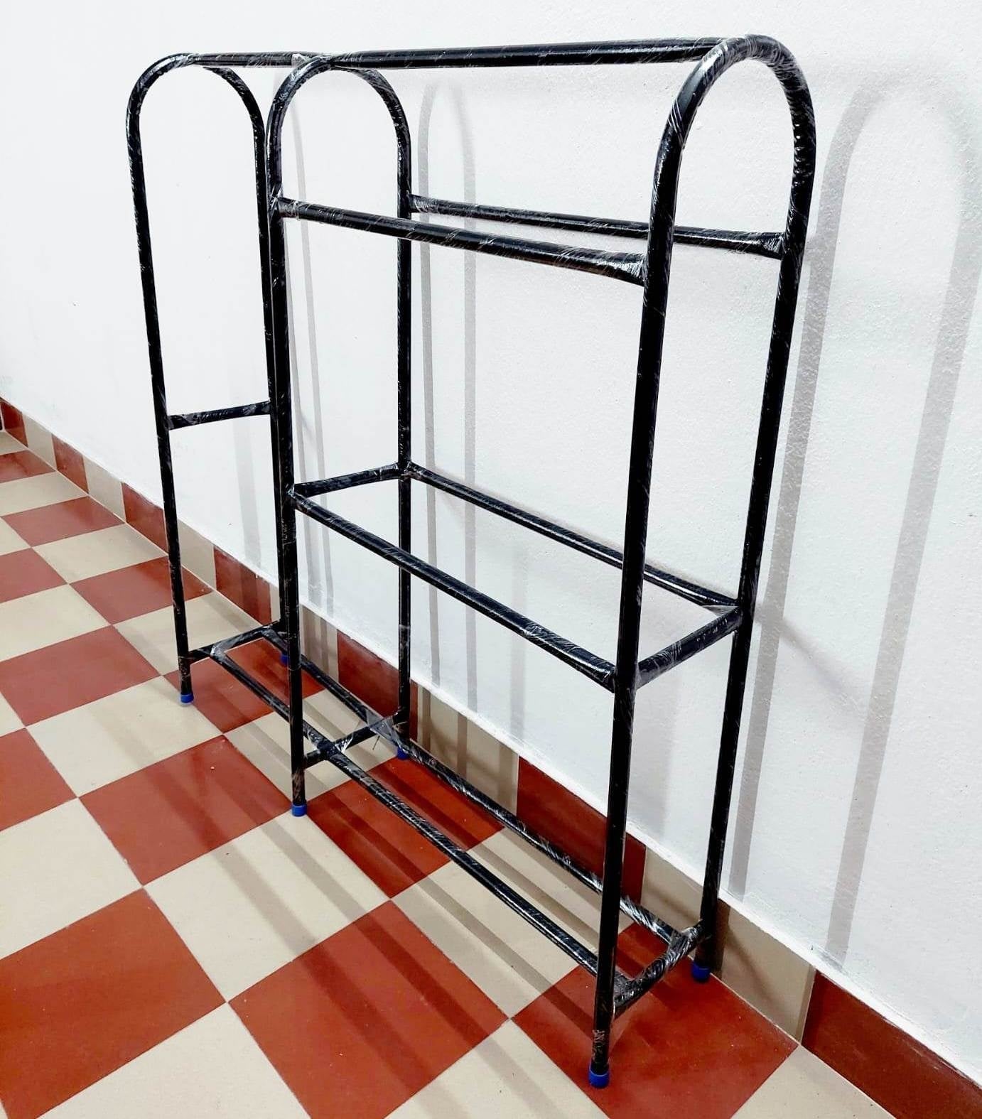Alna cloth hanger outlet