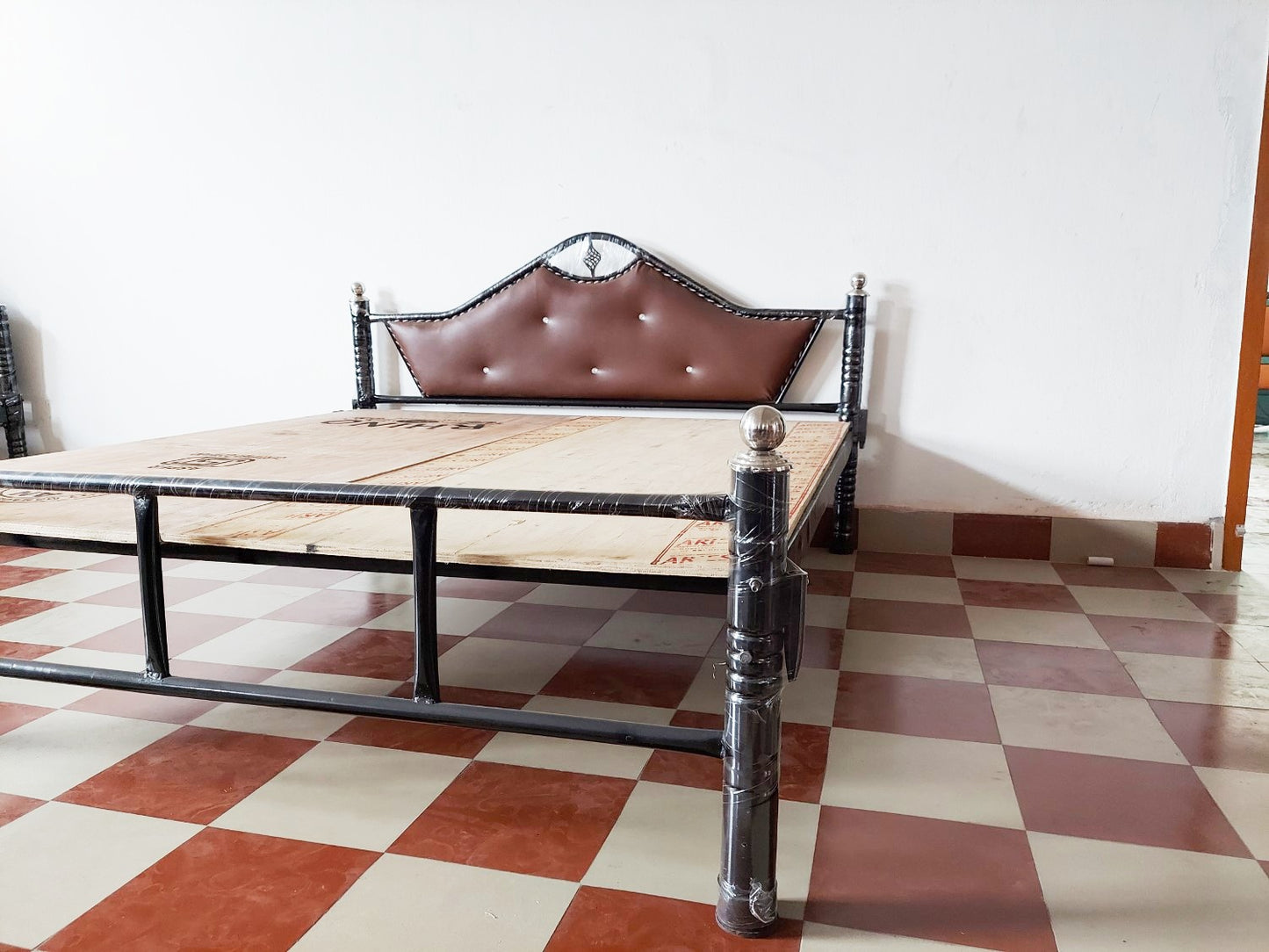 Bowzar Dhanush Model Queen Bed 5X6.5 Feet Metal Bed