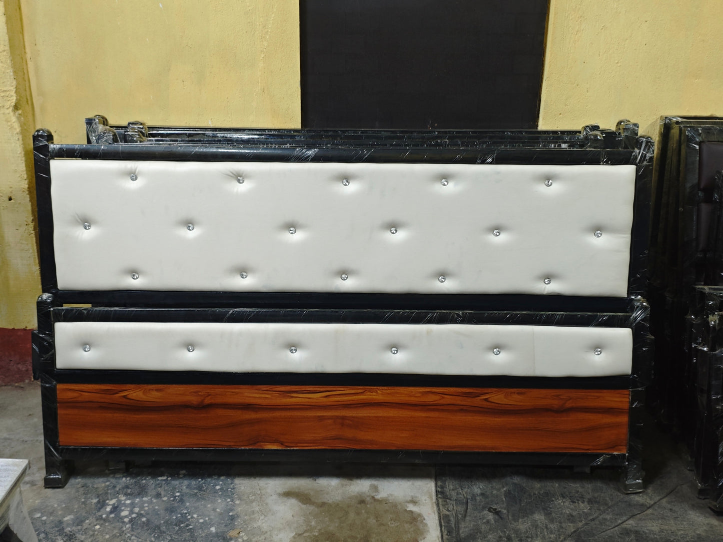 Bowzar King Bed New Model 6x6.5 Feet White
