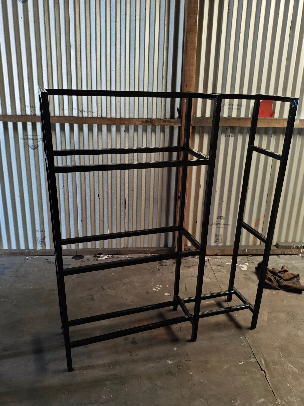 Bowzar Heavy Quality Iron Alna Square Pipe Fixed Black