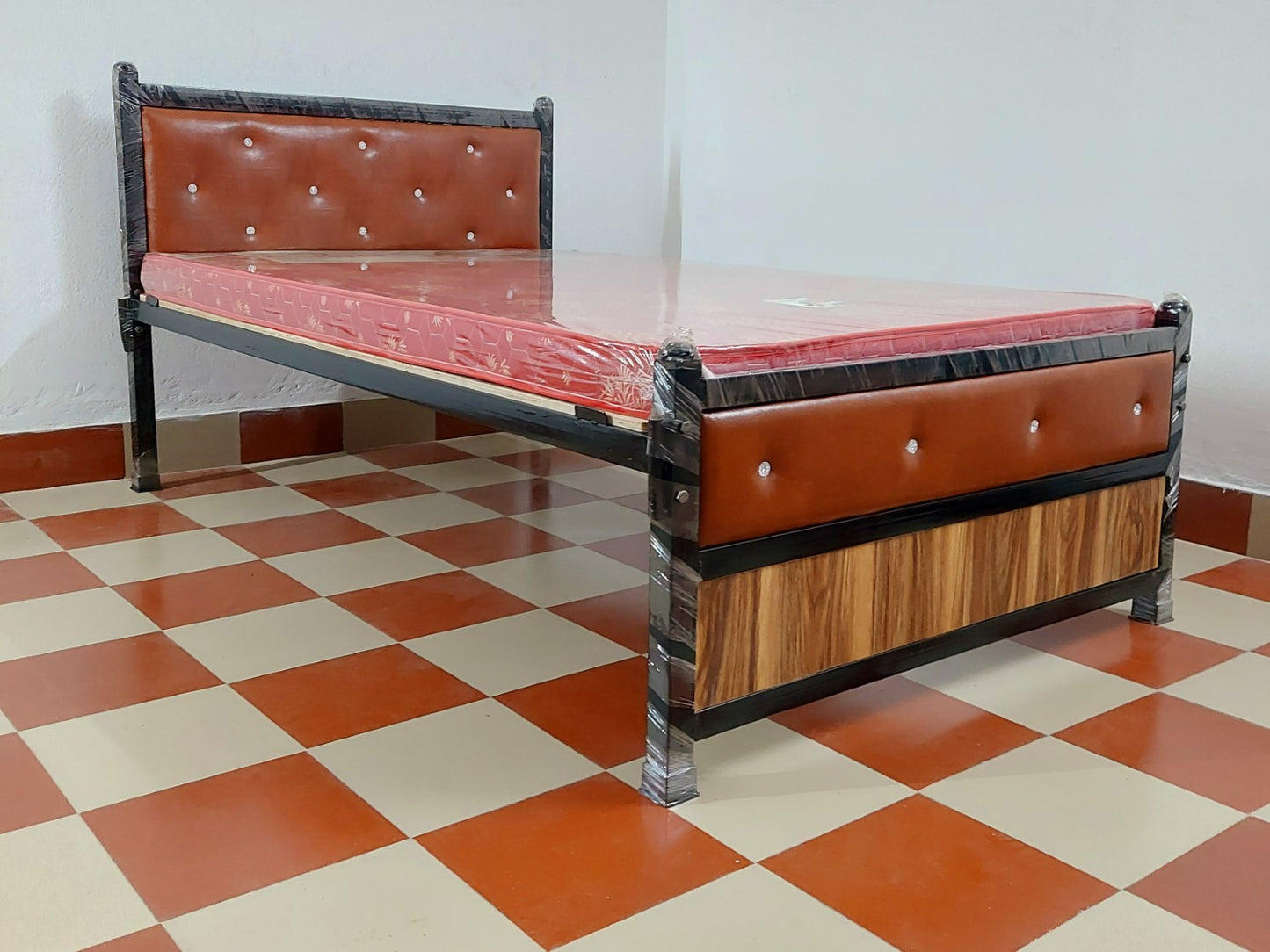 Bowzar Metal Iron Double Bed 4X6.5 Feet NM Brown