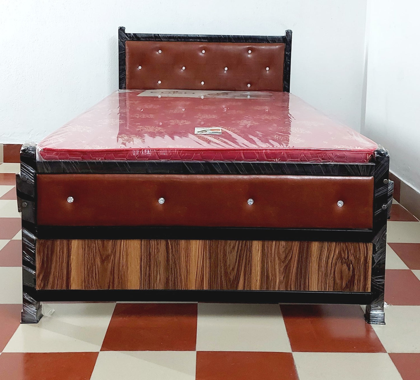 Bowzar Metal Iron Double Bed 4X6.5 Feet NM Brown