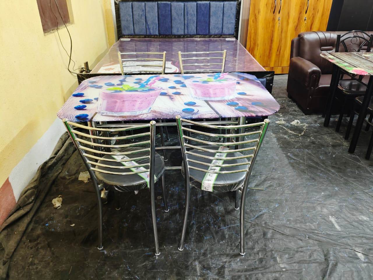 Steel Dining 4 Seater with Prinetd Glass top