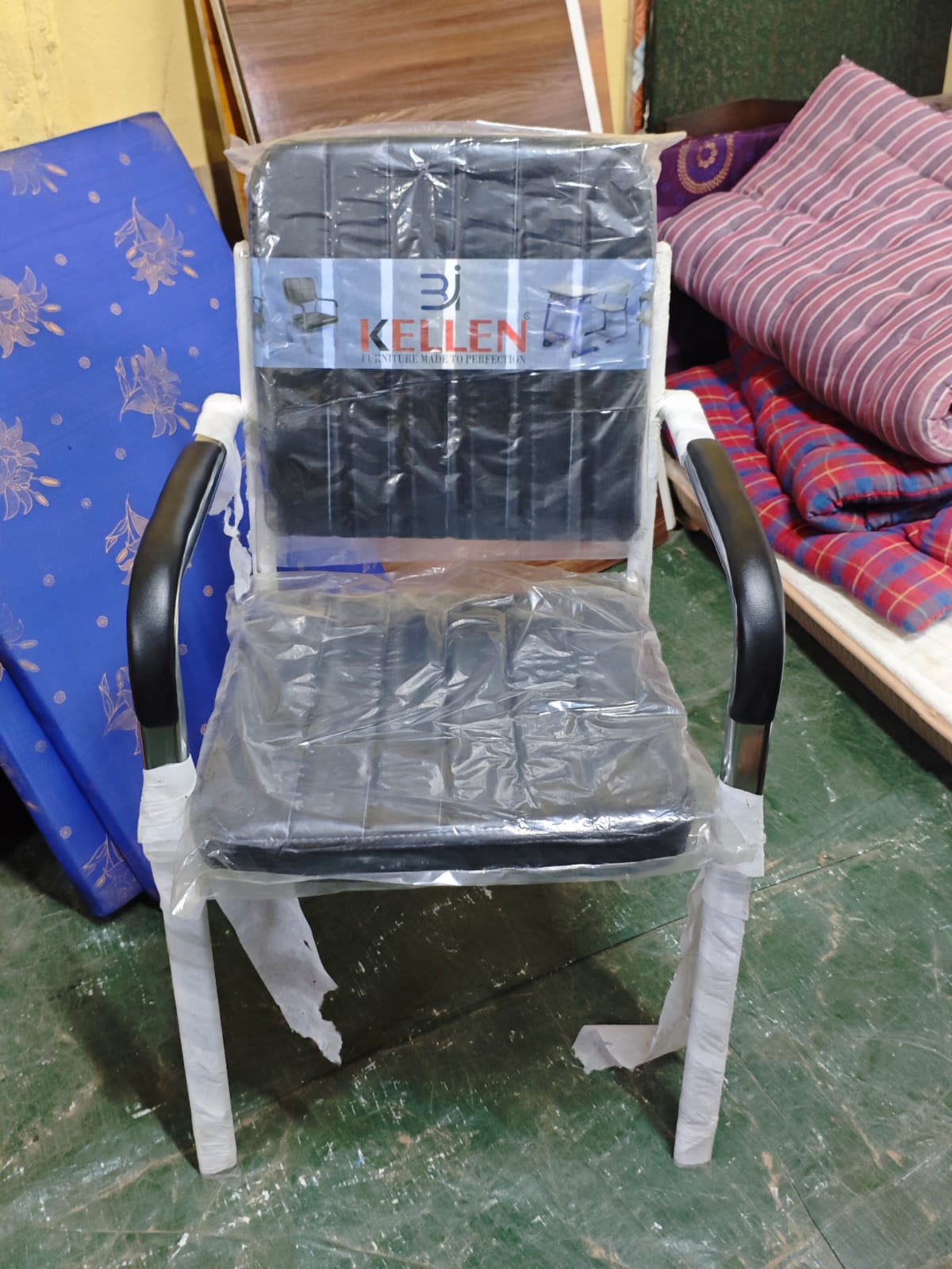 Bowzar Visitor Chair Capsule Pipe Chrome