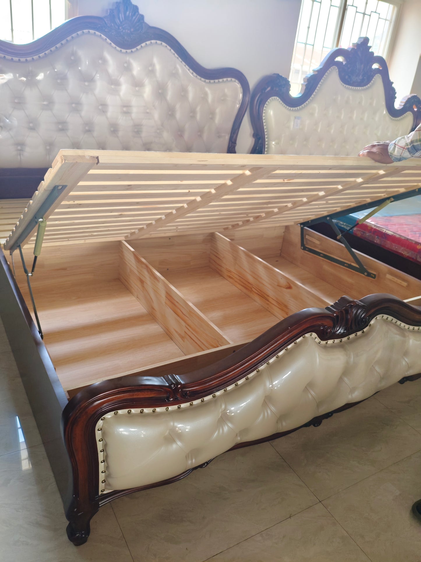 Imported Wooden Box Bed King Size 6x6.5 Feet Hydraulic Lift