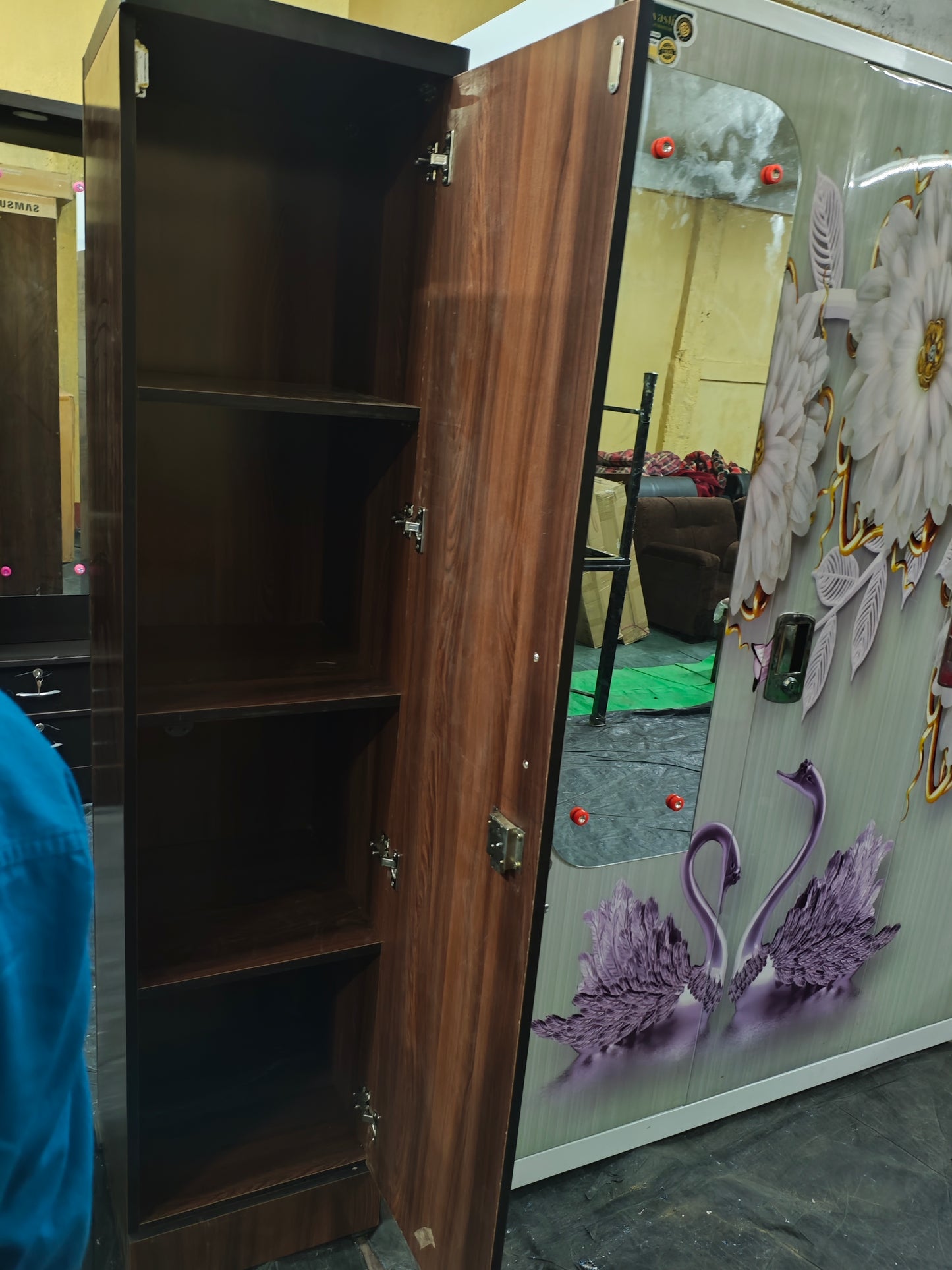 Bowzar Wooden Single Door Almirah