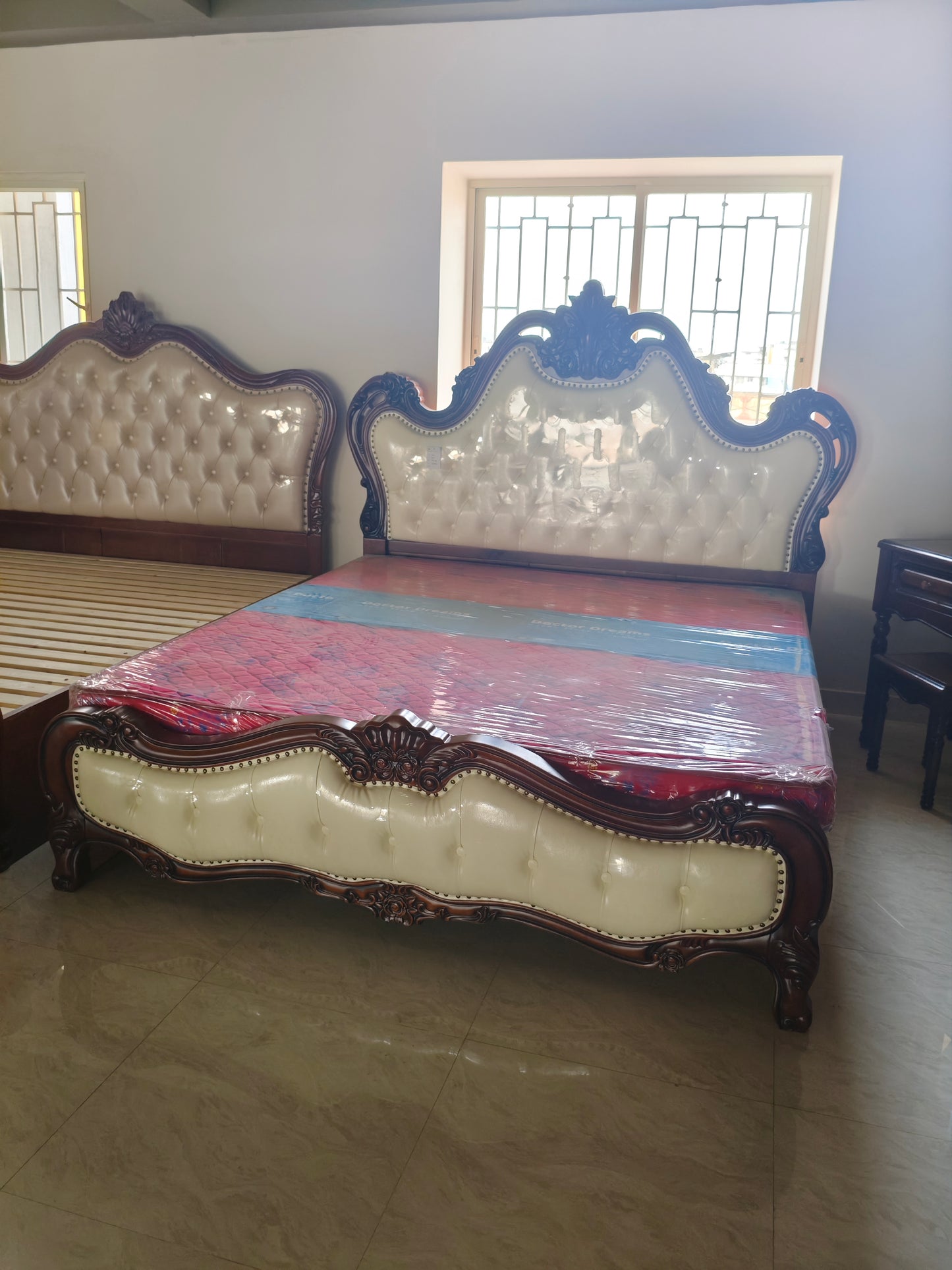 Imported Wooden Box Bed King Size 6x6.5 Feet Hydraulic Lift