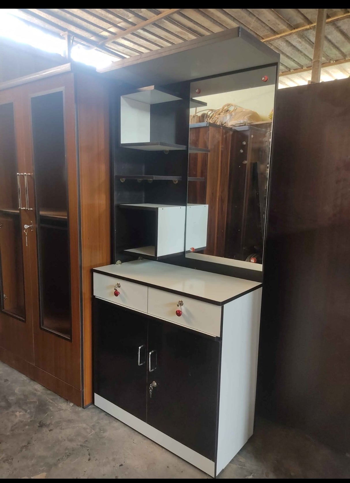 Bowzar Dressing table