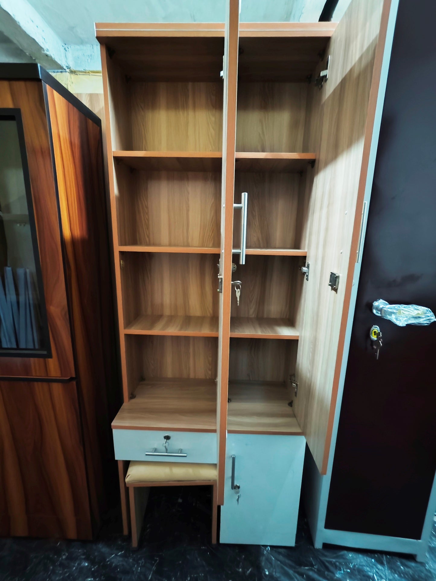 Bowzar Dressing Table With Stool