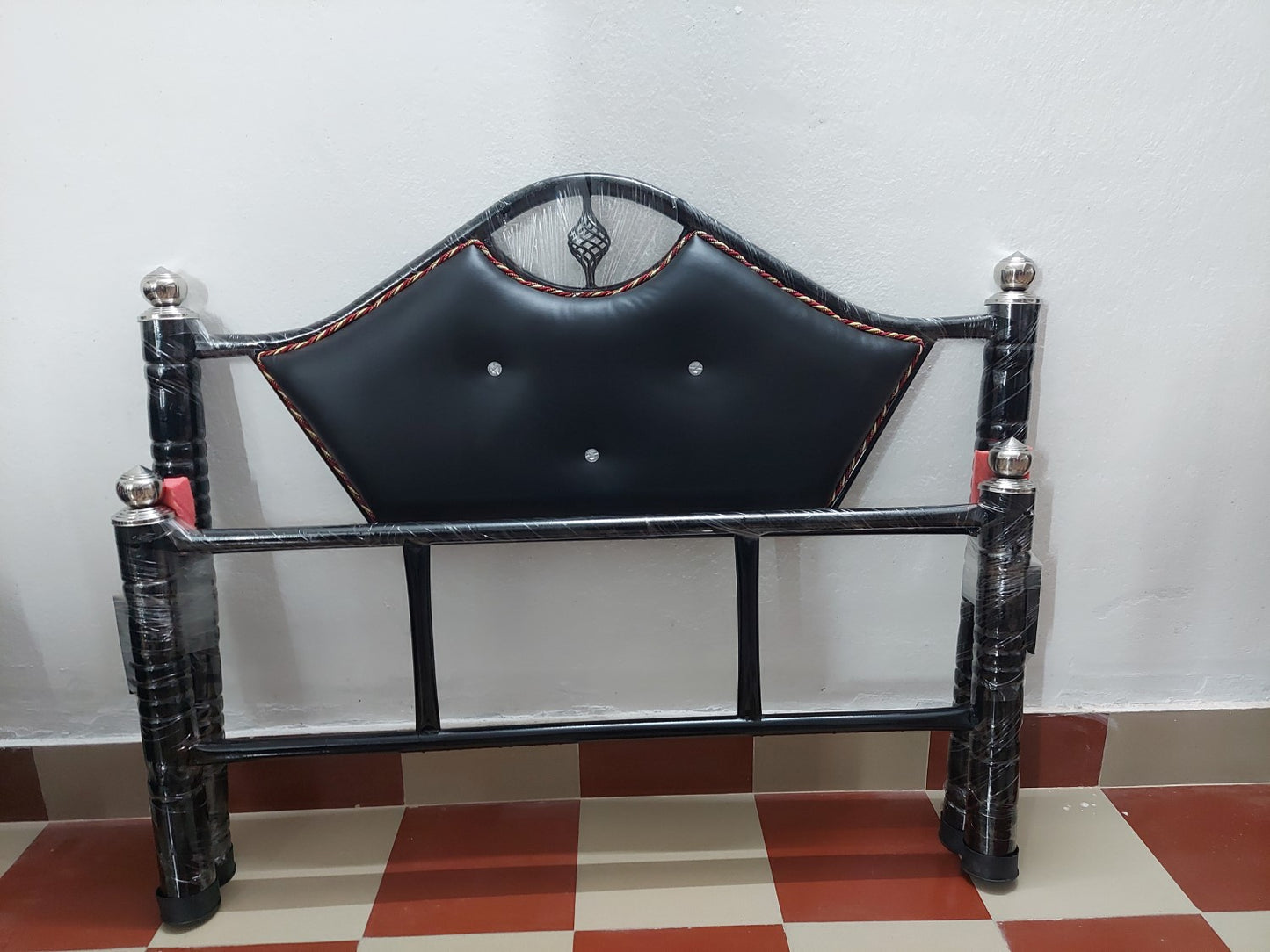 Bowzar Dhanush Model Double Size 4X6.5 Feet Metal Bed Black
