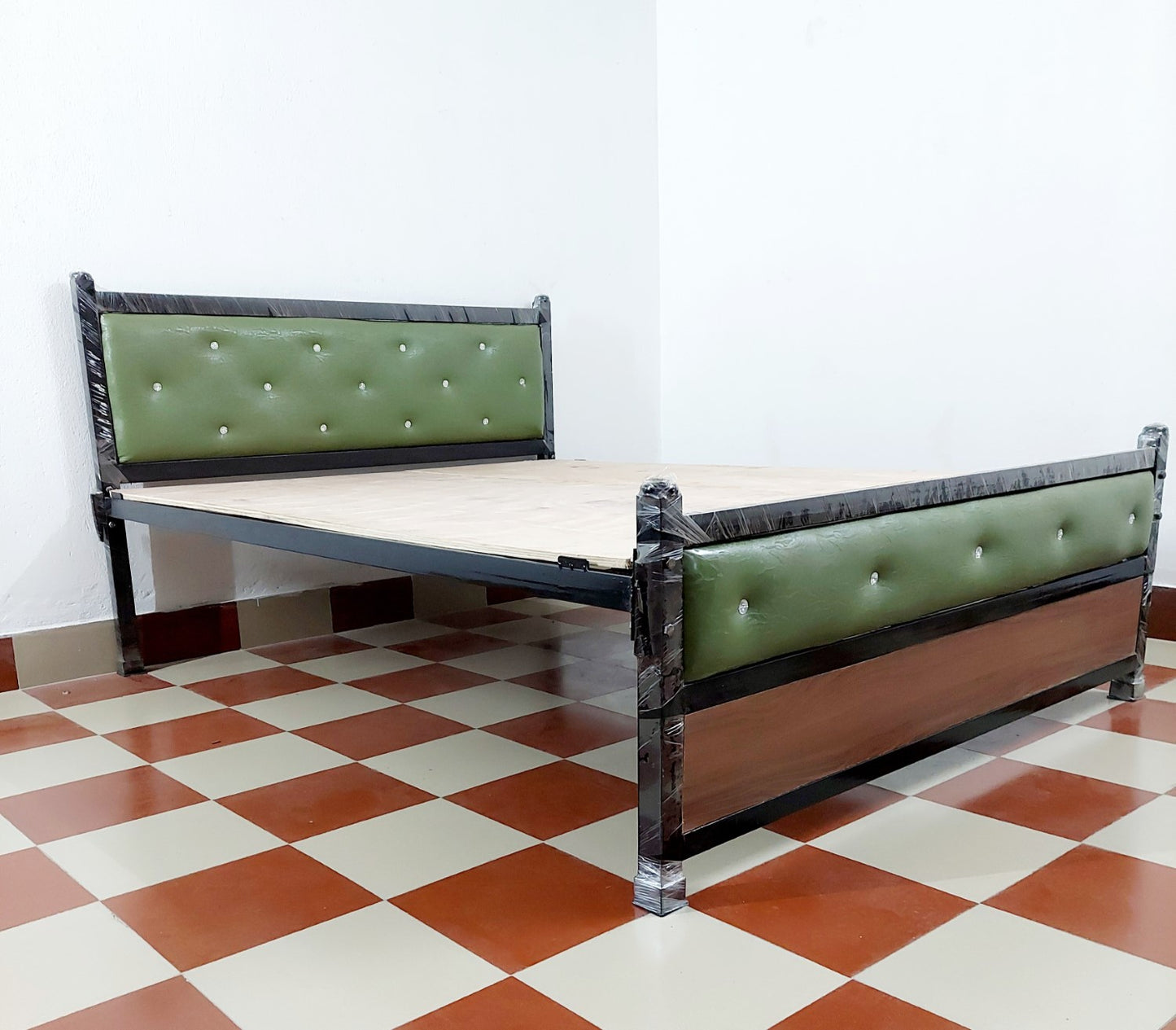 King Bed 6x6.5 feet Heavy Quality Long Lasting 5 Years Warranty