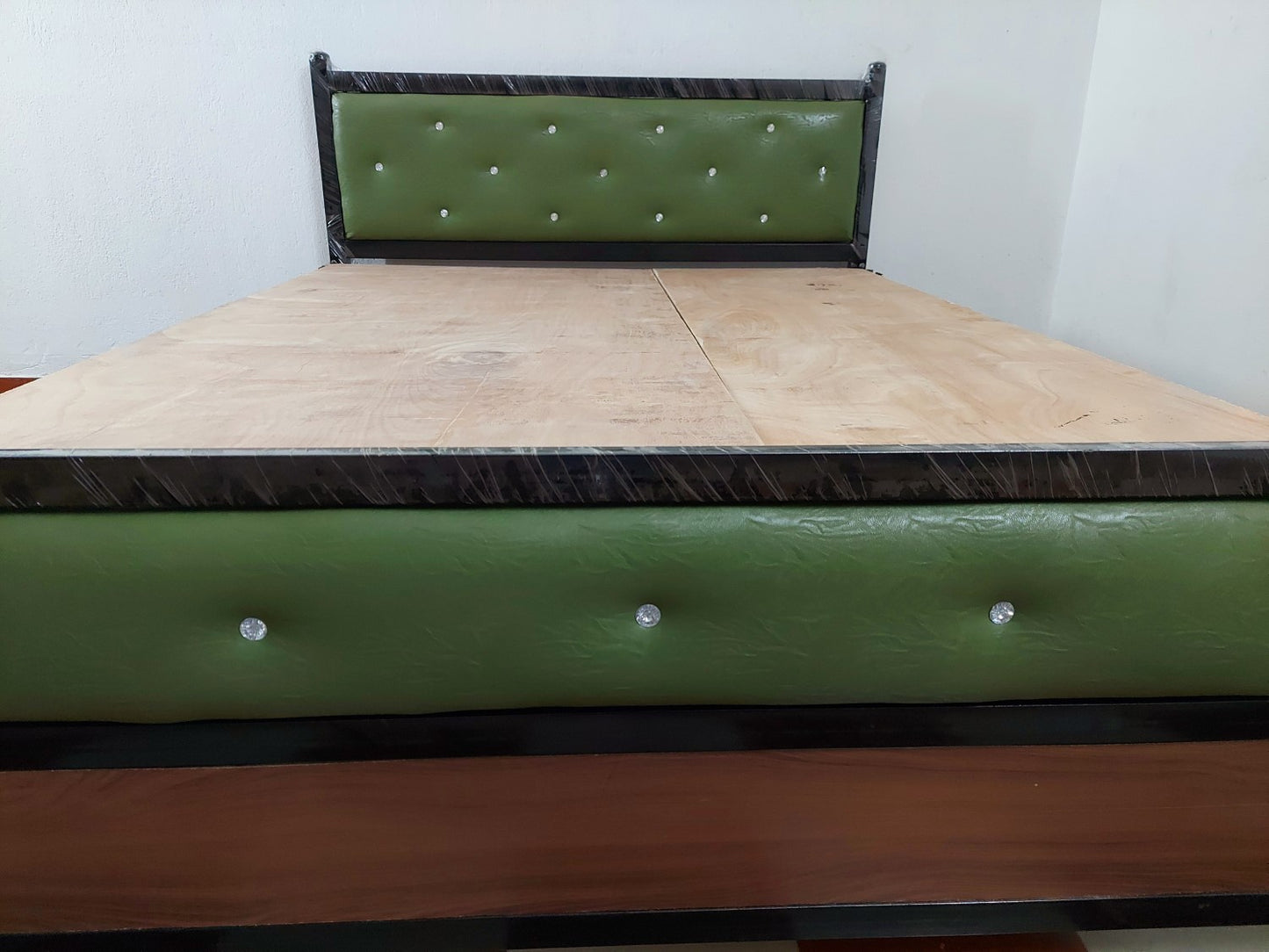 King Bed 6x6.5 feet Heavy Quality Long Lasting 5 Years Warranty
