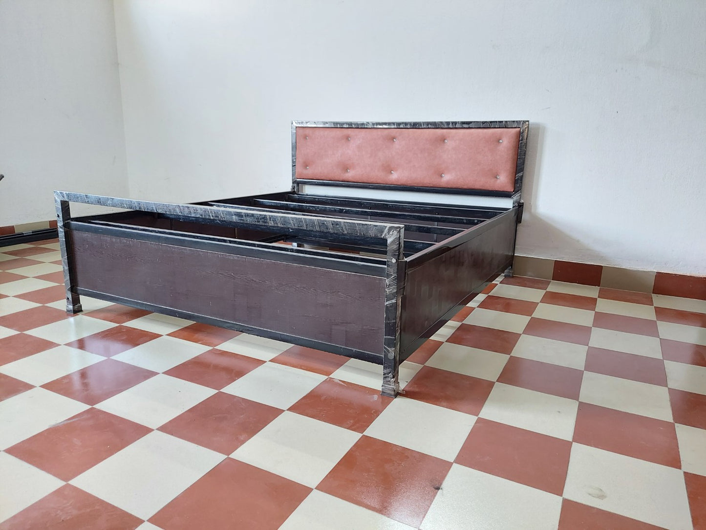 Bowzar Queen Box Bed Size 5x6.5 Feet Different color combination available