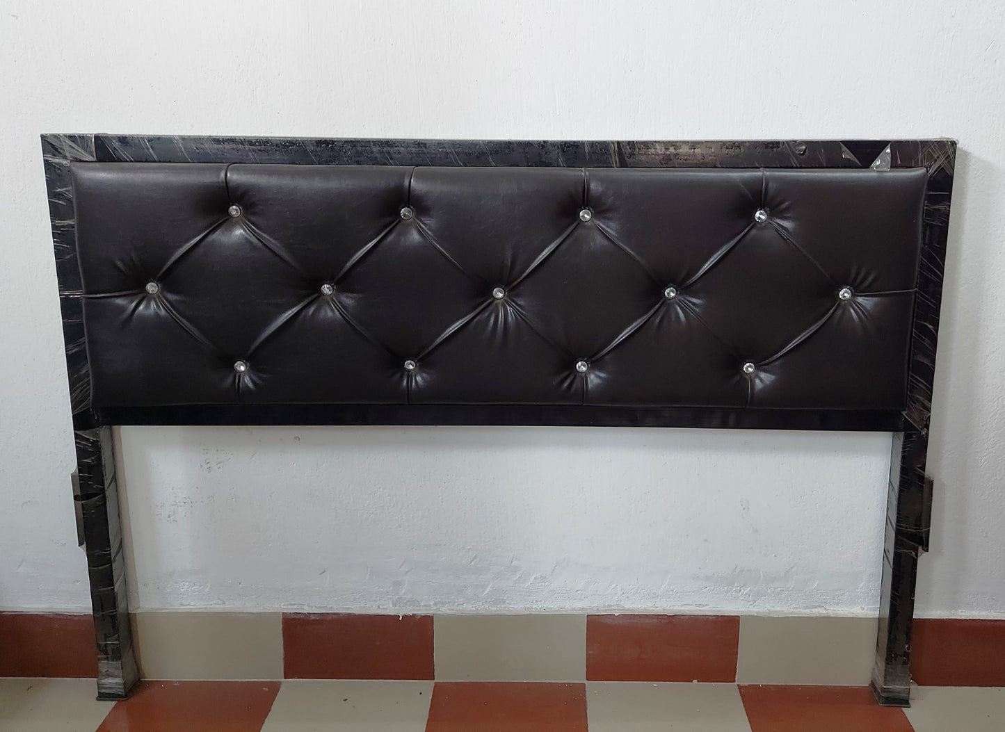 Queen Bed 5x6.5 Feet Head Cushion Leg Board