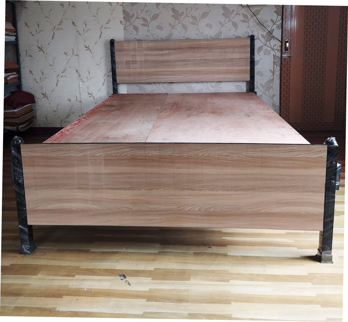 Bowzar Queen Size 5X6.5 Feet Metal Bed With Wooden Look
