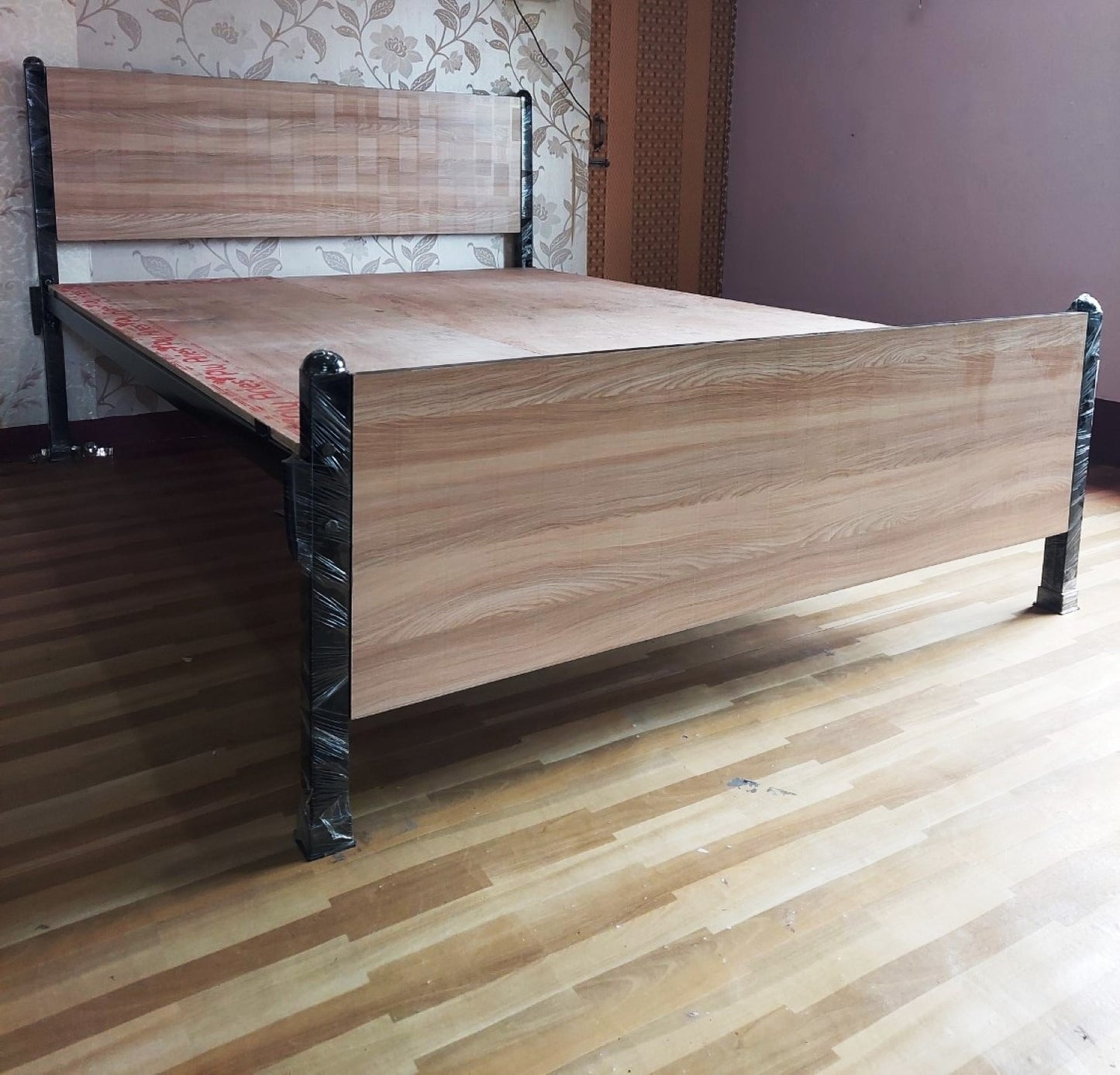Bowzar King Size 6X6.5 Feet Metal Bed With Wooden Look