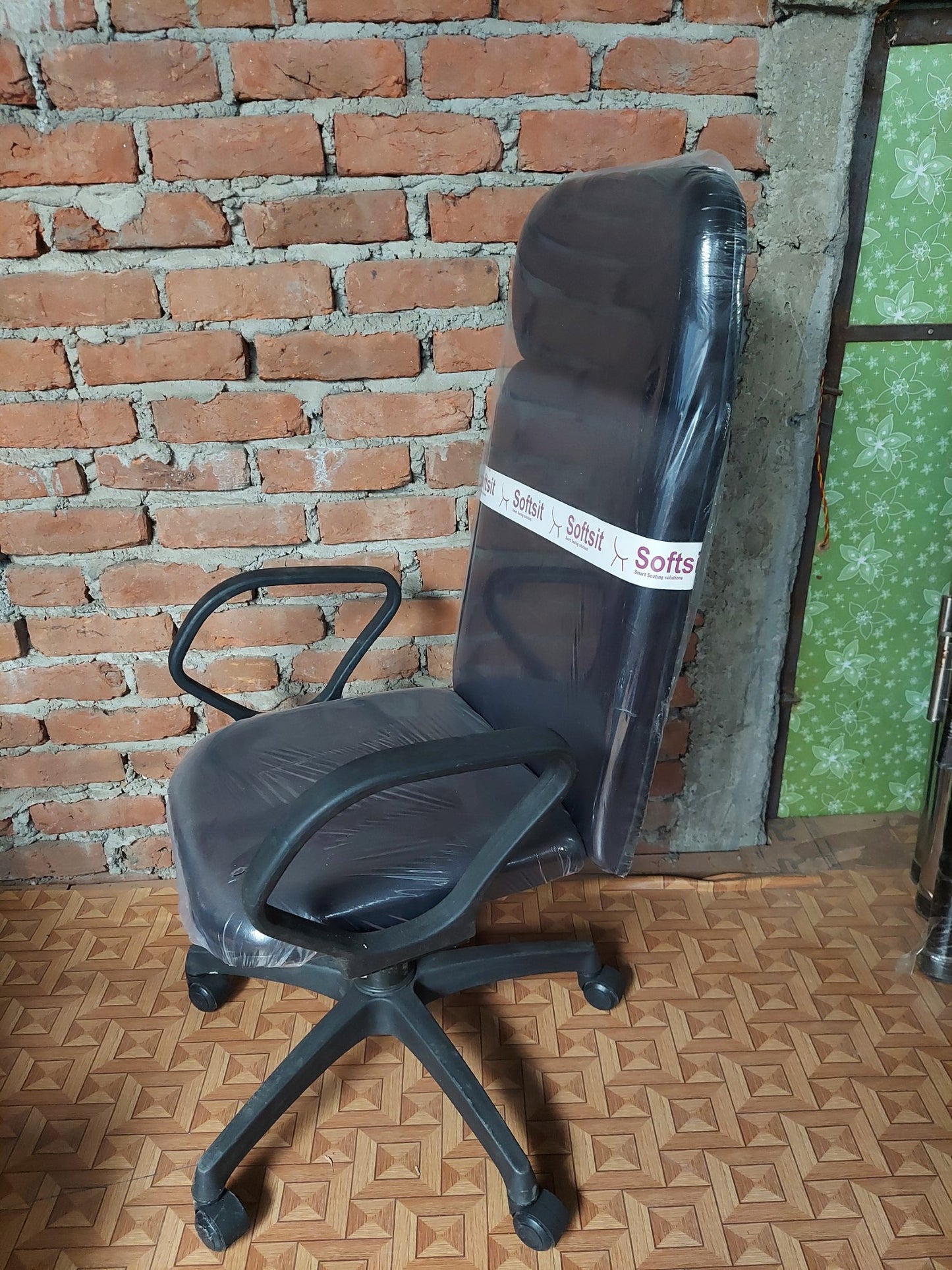 Bowzar Office Chair High Back Black Hydraulic Wheel Chair