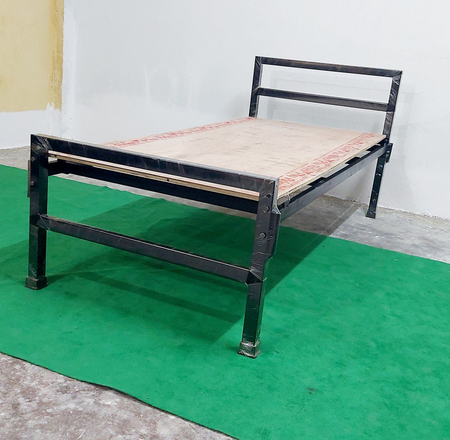 Bowzar Single Bed 3x6.5 Feet KC