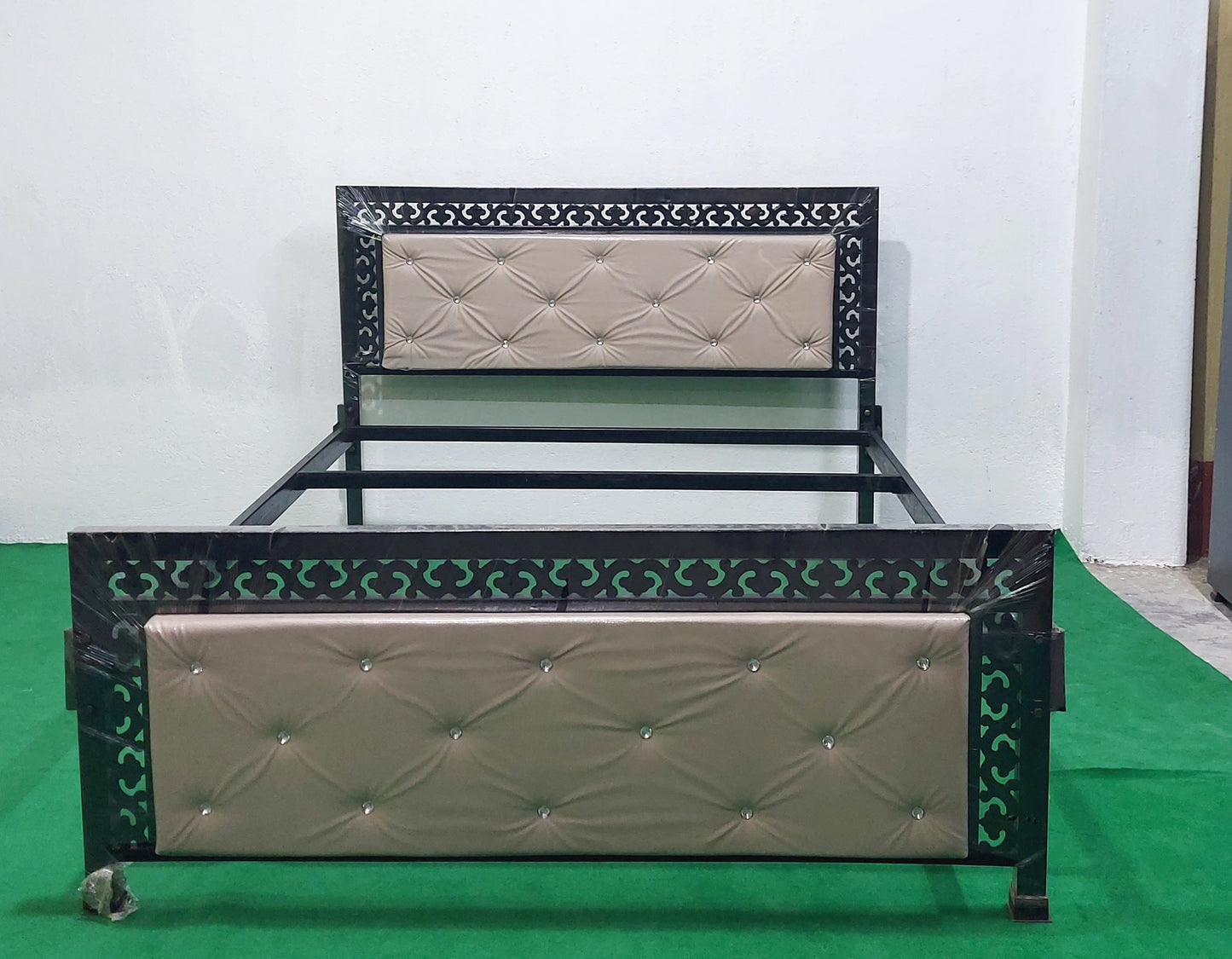 Bowzar Queen Bed Size 5x6.5 Feet KCKM Plain Diamond Beige Premium Queen Bed