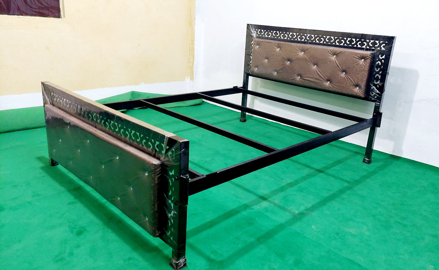 Bowzar Queen Bed Size 5x6.5 Feet KCKM Plain Diamond Golden Premium Queen Bed