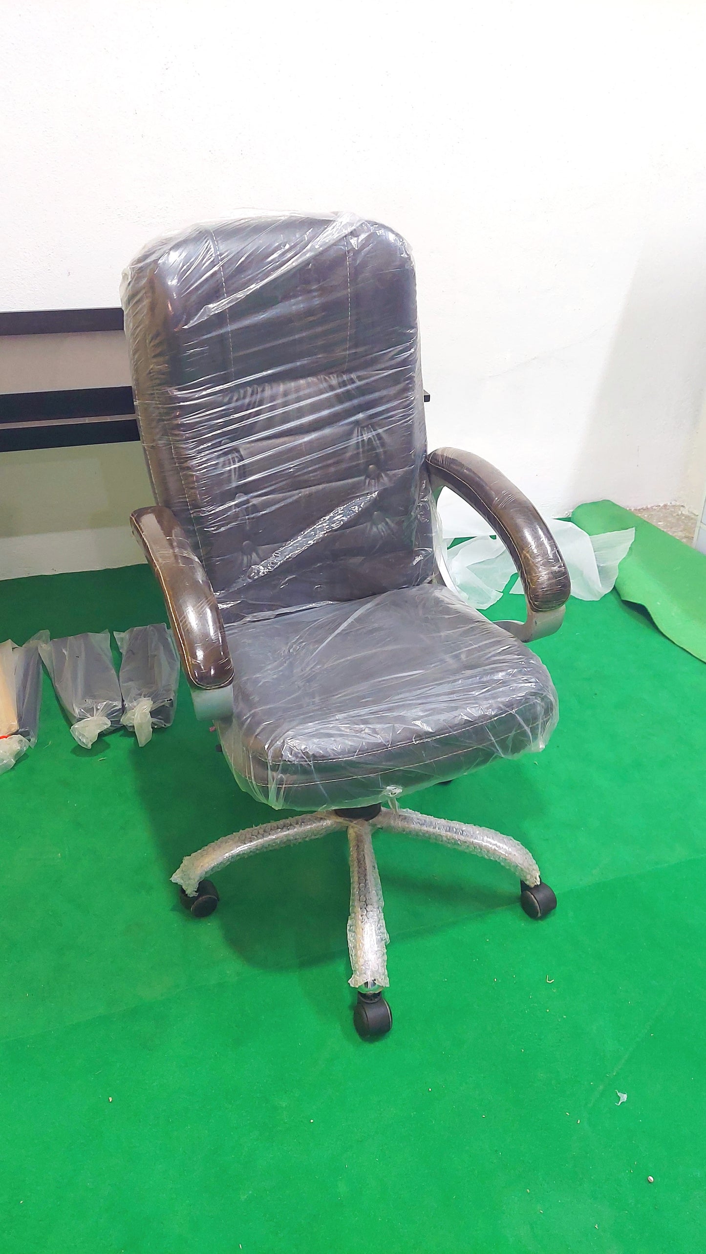 Bowzar High Back Boss Chair