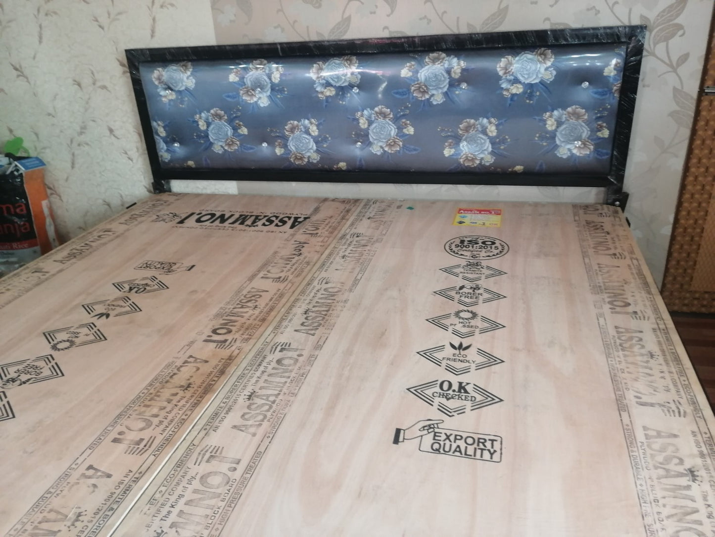 Queen Bed 5x6.5 Feet Head and Leg Cushion