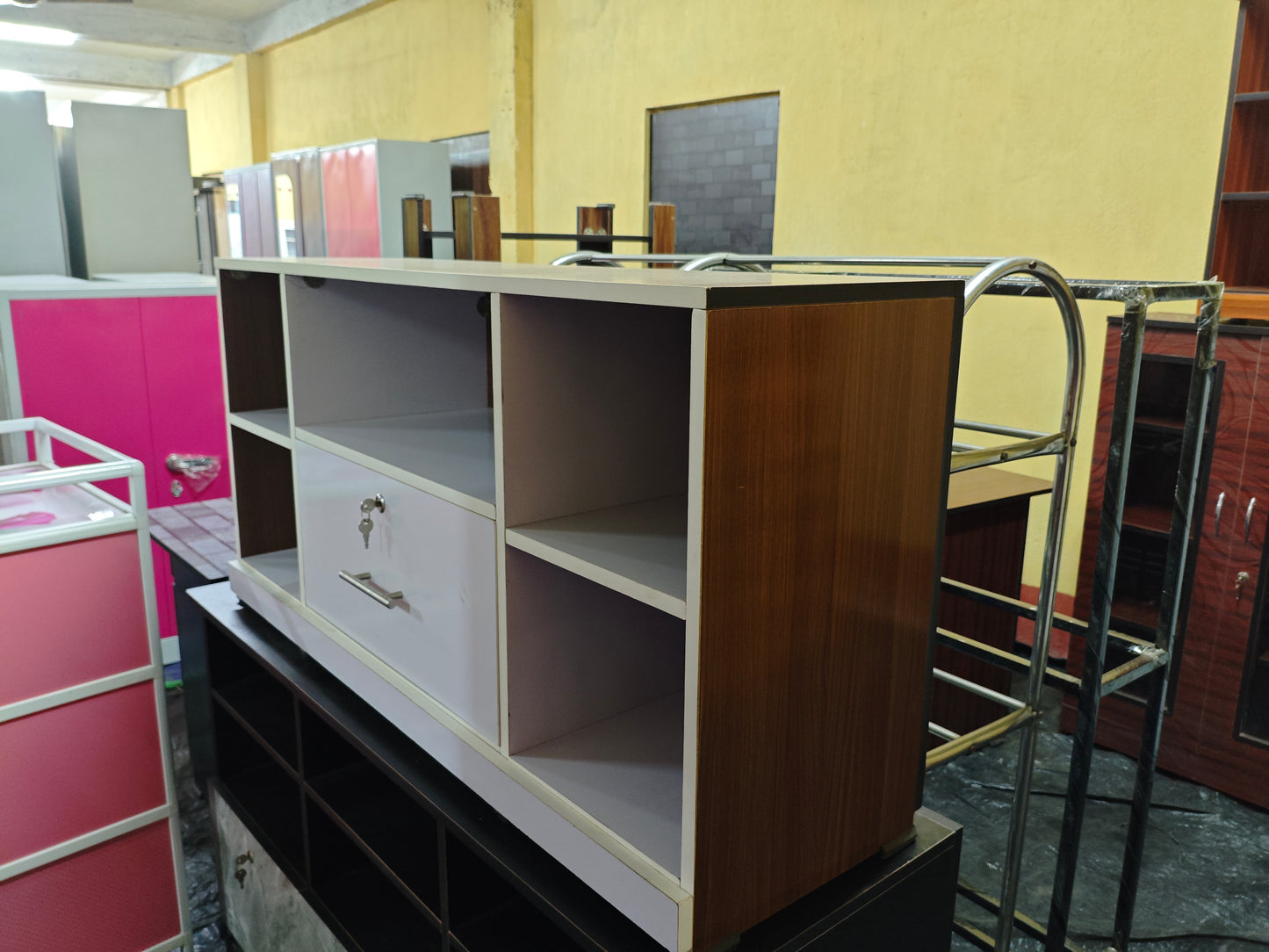 Bowzar TV Stand