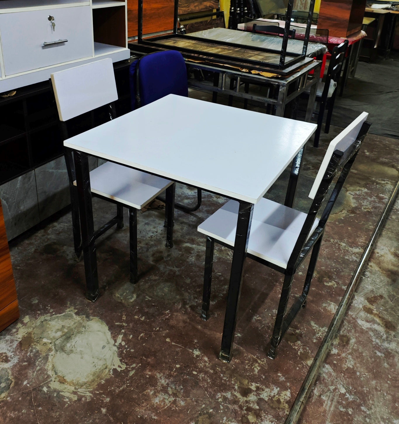 Bowzar 2 Seater Dinning White