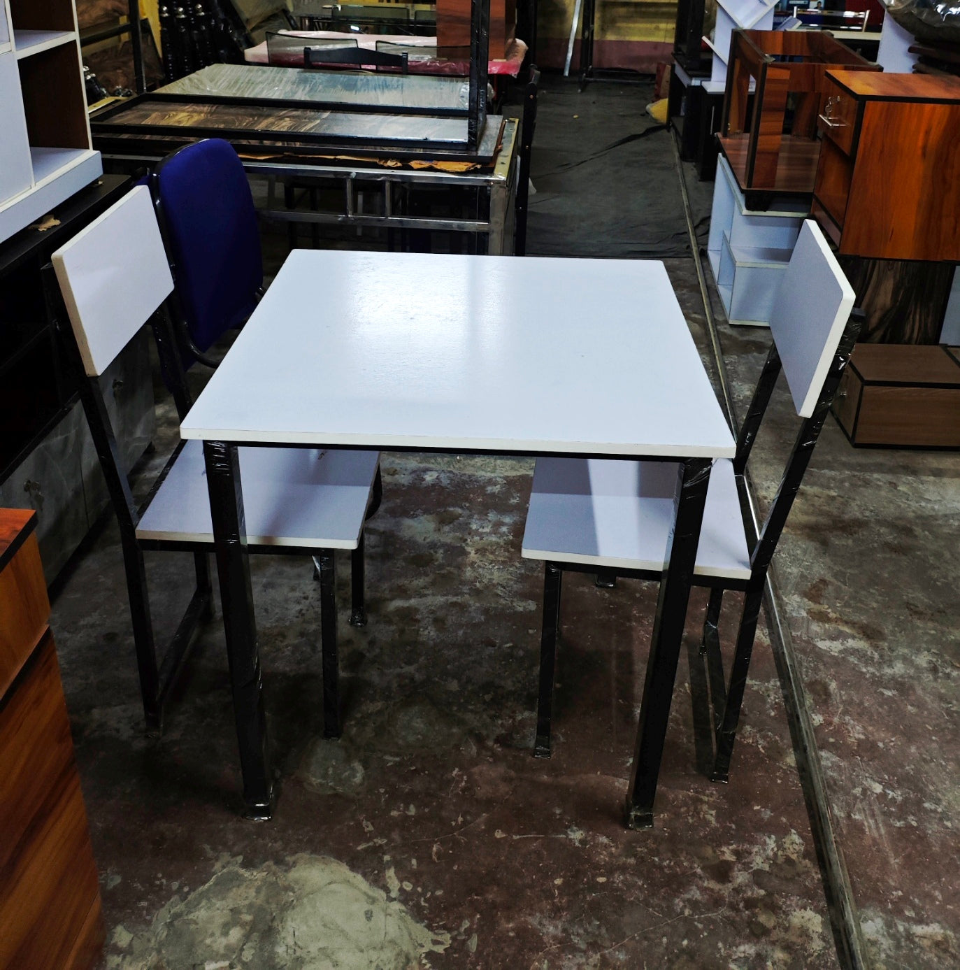 Bowzar 2 Seater Dinning White