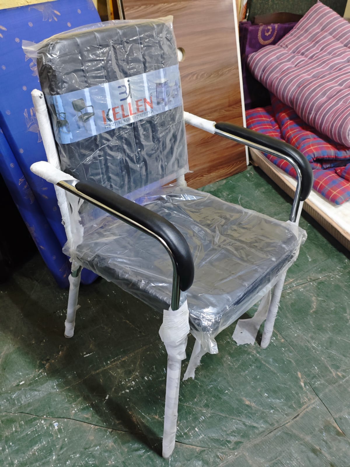 Bowzar Visitor Chair Capsule Pipe Chrome
