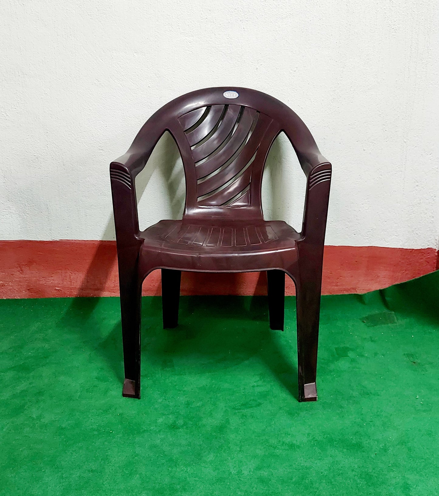 Bowzar Decor Plastic Chair With Handle Dark Brown