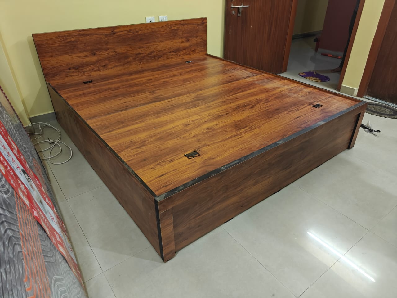 Bowzar King Box Bed 6x6.5 Feet 72X78 Inch Board King Box Bed