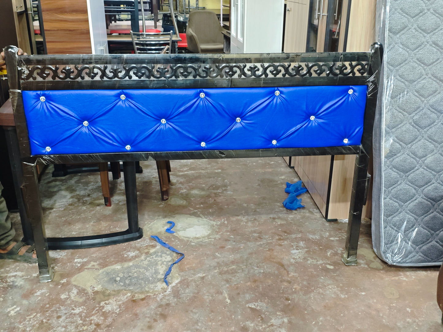 Bowzar Queen KM Bed 5x6.5 feet Blue