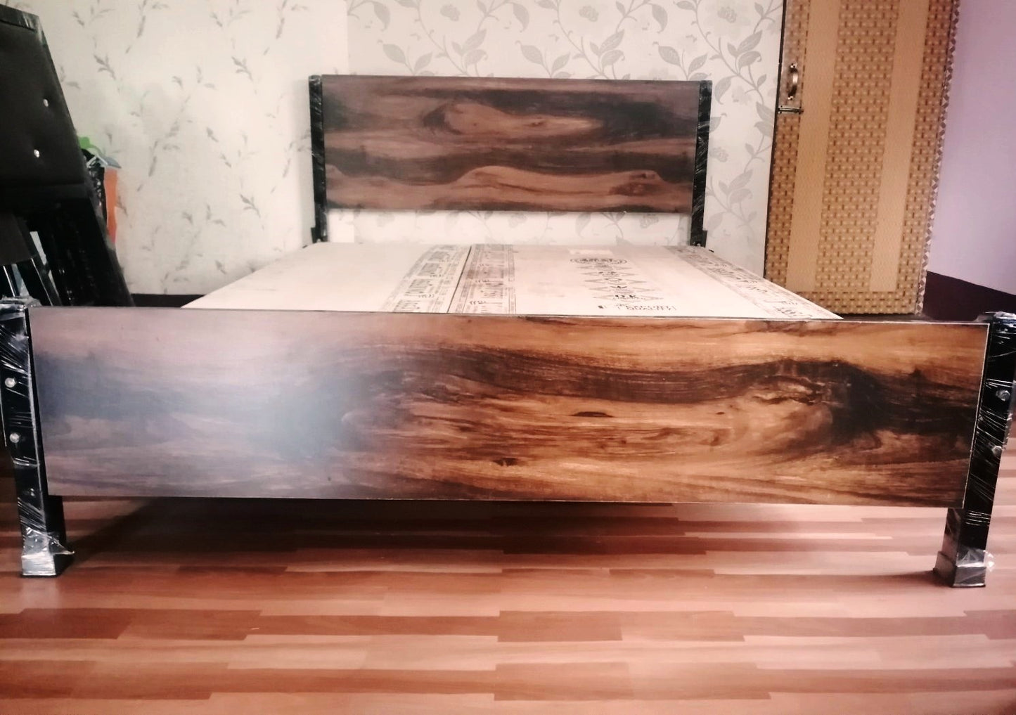 Bowzar Wooden Look Metal Bed Low Height