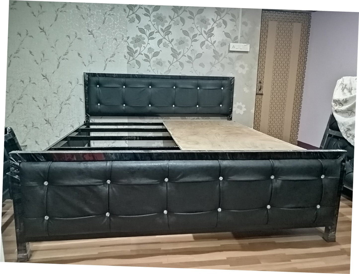 Bowzar KCUP Queen Size 5X6.5 Feet Heavy Quality Upholstered Metal Iron Bed Black