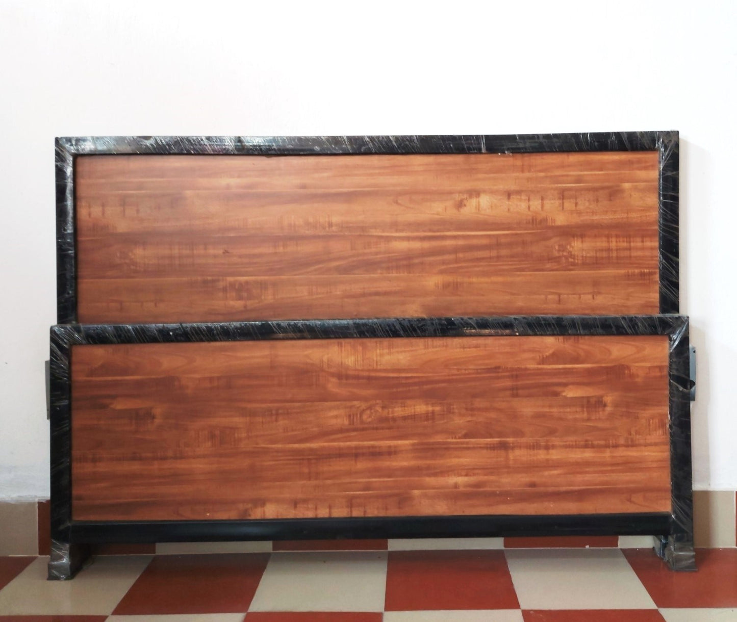 Bowzar Wooden Design Queen Size 5X6.5 Feet Bed